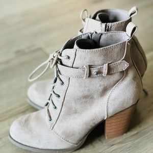 Brand New JustFab Taupe Ankle Heels - size 6